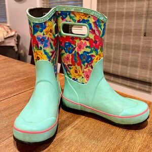 Youth Bogs Boots size 3